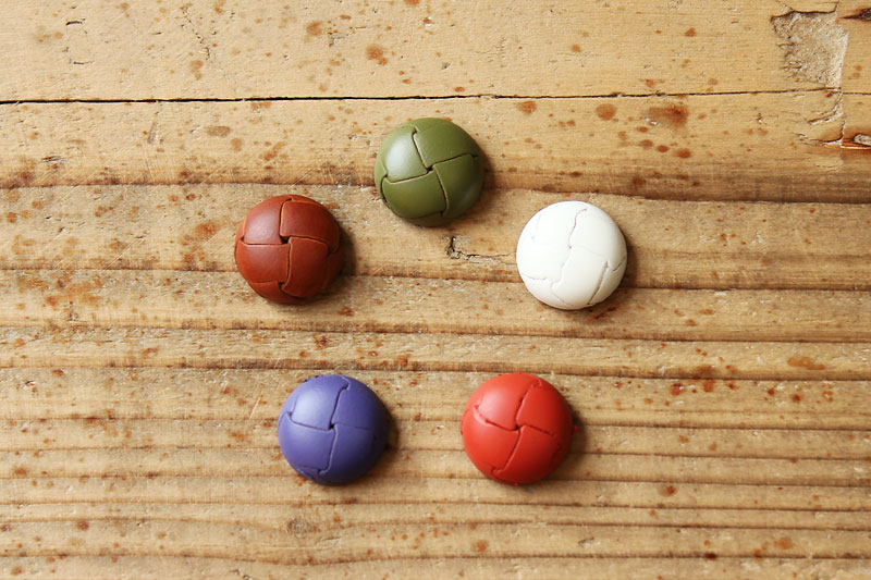 橿原の革ボタン